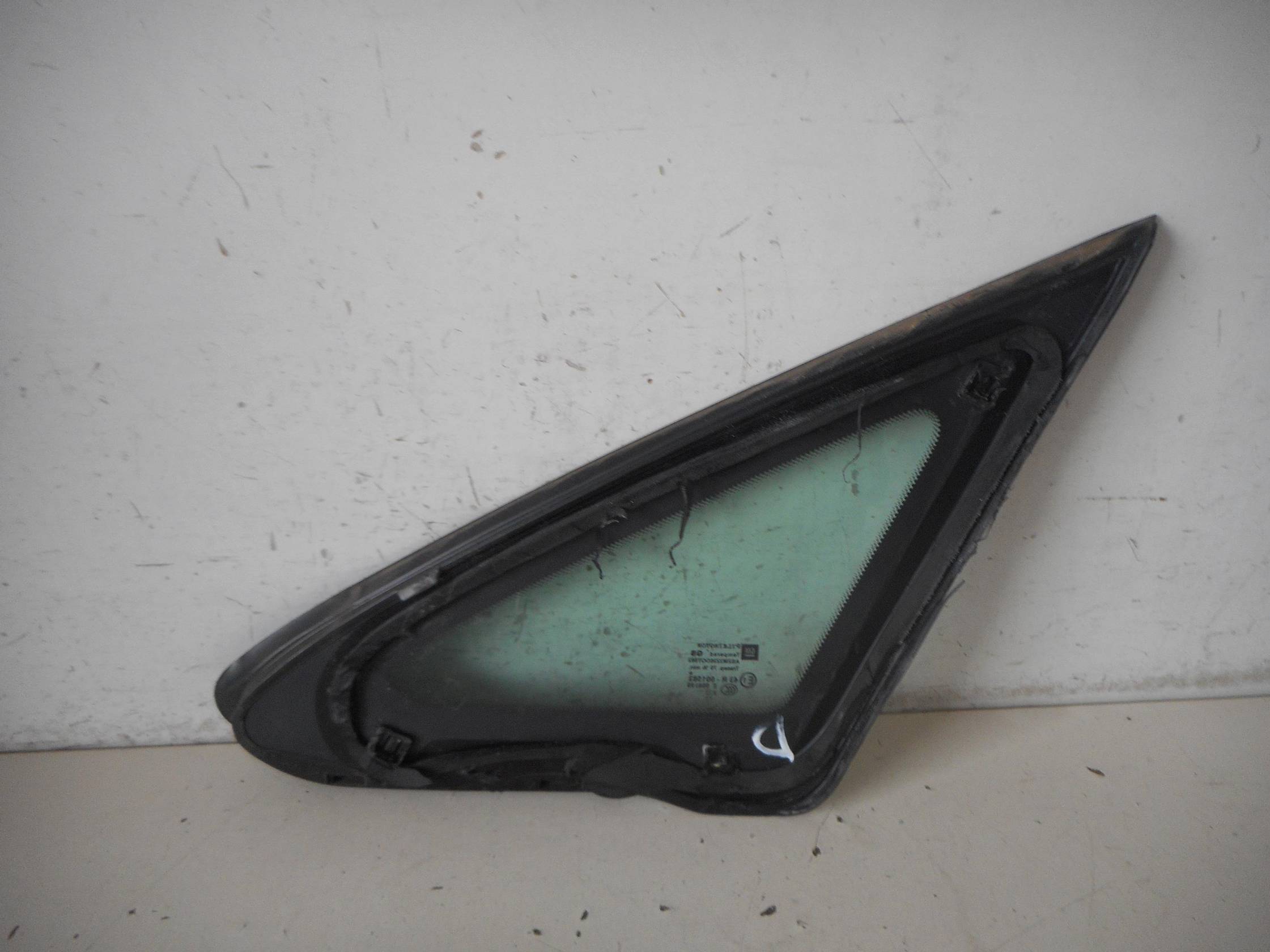 Fisso parafango ant. dx.